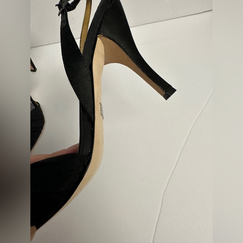Badgley Mischka Size 8.5 Black Satin Peep Toe Heels Crystal Detail Ankle Strap - Picture 7 of 12
